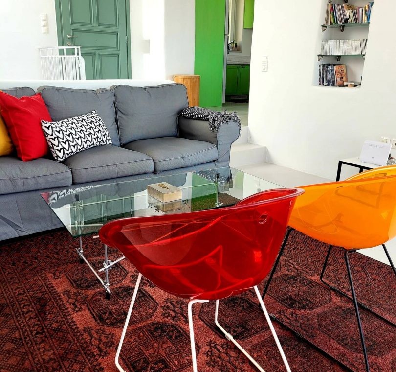Bright and spacious living room in a villa on Tinos Island, ideal for relaxation and family gatherings.
