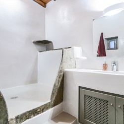 Triantaros Family House – Παραδοσιακή κατοικία στην Τήνο με μοντέρνες ανέσεις και γραφική τοποθεσία.
