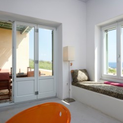Villa Rosa Maria – Πολυτελής βίλα με οικολογικό σχεδιασμό και πανοραμική θέα στο Αιγαίο.