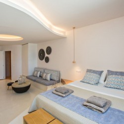 Unforgettable Beach House in Tinos II – Παραθαλάσσια κατοικία στη Λυχναφτιά, με άμεση πρόσβαση στη θάλασσα.