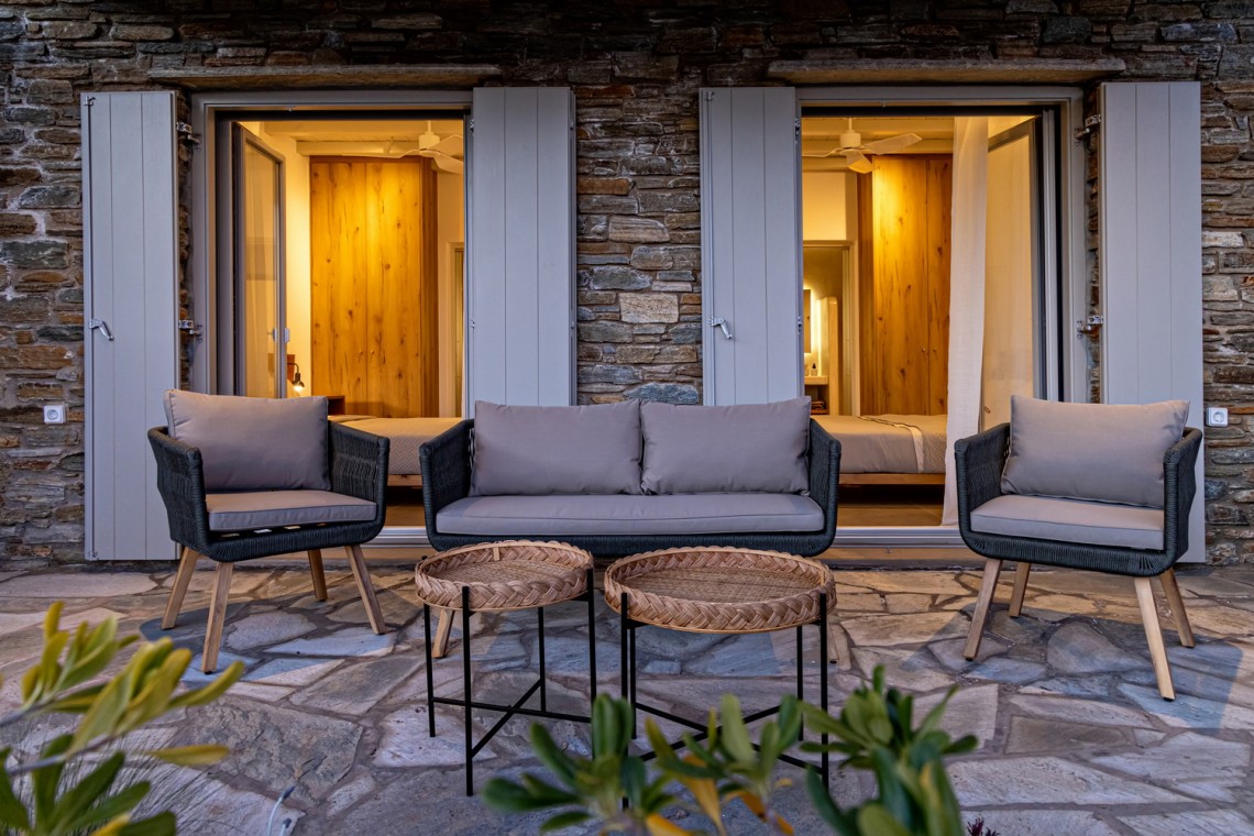 Villa Erato – Πολυτελής κατοικία με minimal boho design στο Τριαντάρο της Τήνου.