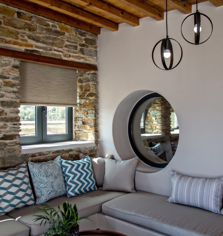 VF Villa – Πολυτελής βίλα με ιδιωτική πισίνα και minimal σχεδιασμό στην Τήνο.
