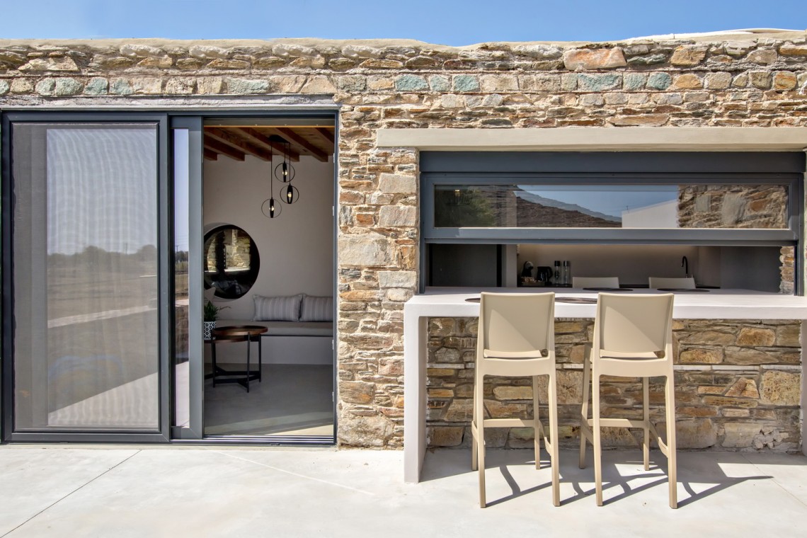 VF Villa – Πολυτελής βίλα με ιδιωτική πισίνα και minimal σχεδιασμό στην Τήνο.