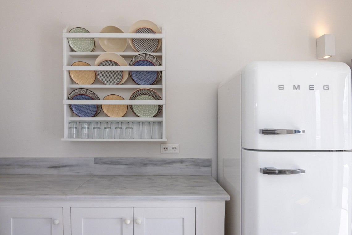 Fully equipped kitchen with traditional Tinian accents at Sterni House in Isternia.