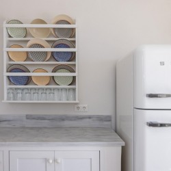 Fully equipped kitchen with traditional Tinian accents at Sterni House in Isternia.