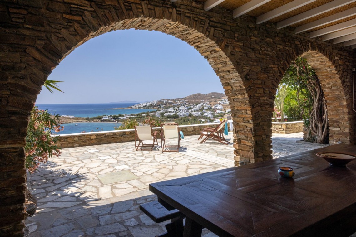 Κυκλαδίτικη αρχιτεκτονική και σύγχρονο design στο εσωτερικό του Vivant Blue Mansion.
