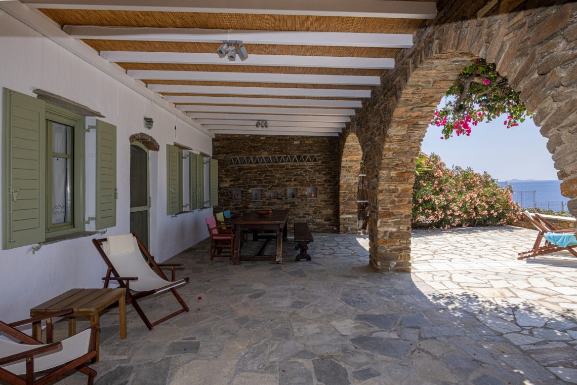 Κυκλαδίτικη αρχιτεκτονική και σύγχρονο design στο εσωτερικό του Vivant Blue Mansion.