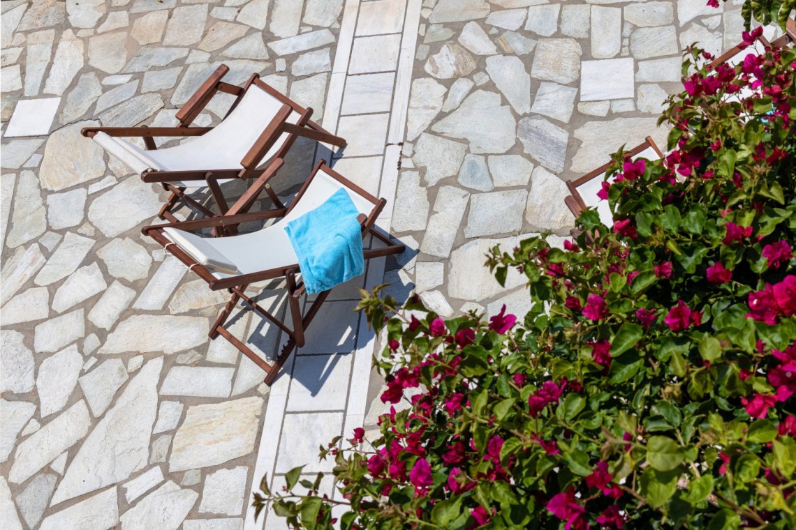 Κυκλαδίτικη αρχιτεκτονική και σύγχρονο design στο εσωτερικό του Vivant Blue Mansion.