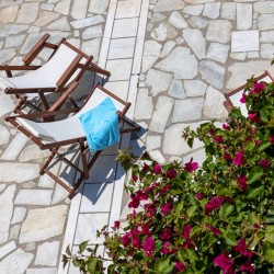 Κυκλαδίτικη αρχιτεκτονική και σύγχρονο design στο εσωτερικό του Vivant Blue Mansion.