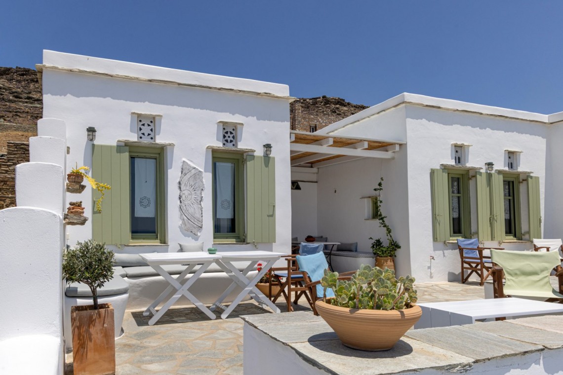 Κυκλαδίτικη αρχιτεκτονική και σύγχρονο design στο εσωτερικό του Vivant Blue Mansion.