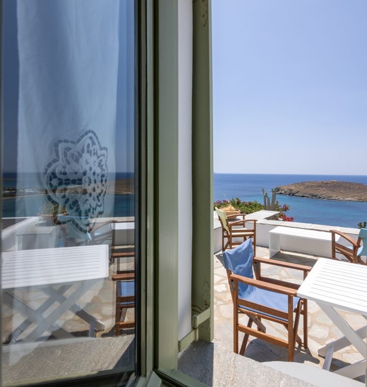 Κυκλαδίτικη αρχιτεκτονική και σύγχρονο design στο εσωτερικό του Vivant Blue Mansion.