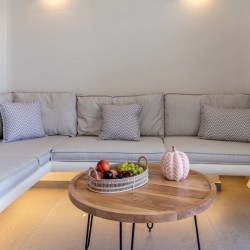 Blue Pearl Suite – Πολυτελής σουίτα με minimal design και πανοραμική θέα στην Τήνο.