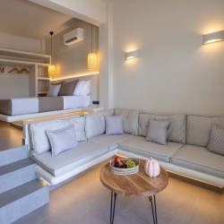 Blue Pearl Suite – Πολυτελής σουίτα με minimal design και πανοραμική θέα στην Τήνο.