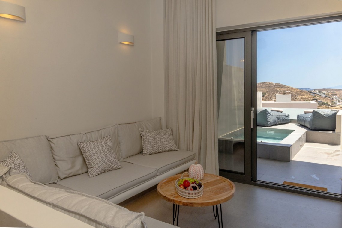 Blue Pearl Suite – Πολυτελής σουίτα με minimal design και πανοραμική θέα στην Τήνο.