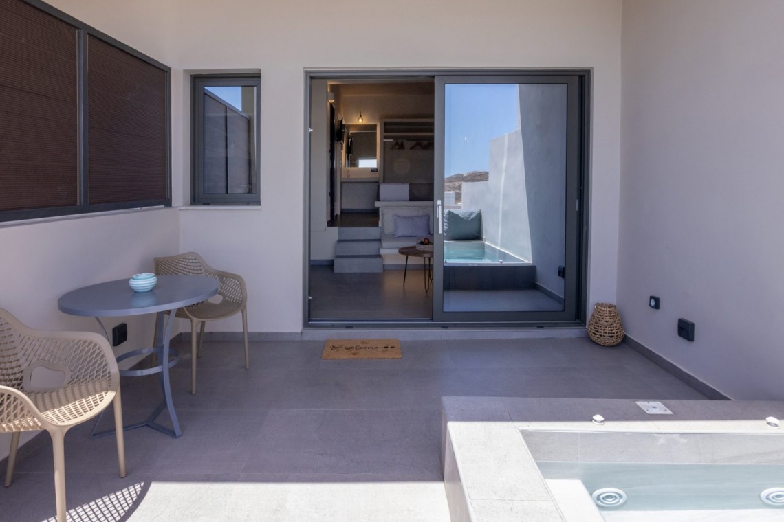 Blue Pearl Suite – Πολυτελής σουίτα με minimal design και πανοραμική θέα στην Τήνο.