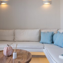 Blue Pearl Suite – Πολυτελής σουίτα με minimal design και πανοραμική θέα στην Τήνο.