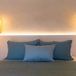 Blue Pearl Suite – Πολυτελής σουίτα με minimal design και πανοραμική θέα στην Τήνο.