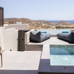 Blue Pearl Suite – Πολυτελής σουίτα με minimal design και πανοραμική θέα στην Τήνο.