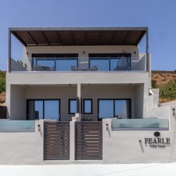 Blue Pearl Suite – Πολυτελής σουίτα με minimal design και πανοραμική θέα στην Τήνο.