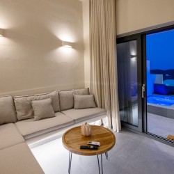 Blue Pearl Suite – Πολυτελής σουίτα με minimal design και πανοραμική θέα στην Τήνο.