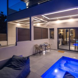 Blue Pearl Suite – Πολυτελής σουίτα με minimal design και πανοραμική θέα στην Τήνο.