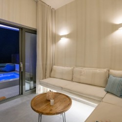 Blue Pearl Suite – Πολυτελής σουίτα με minimal design και πανοραμική θέα στην Τήνο.