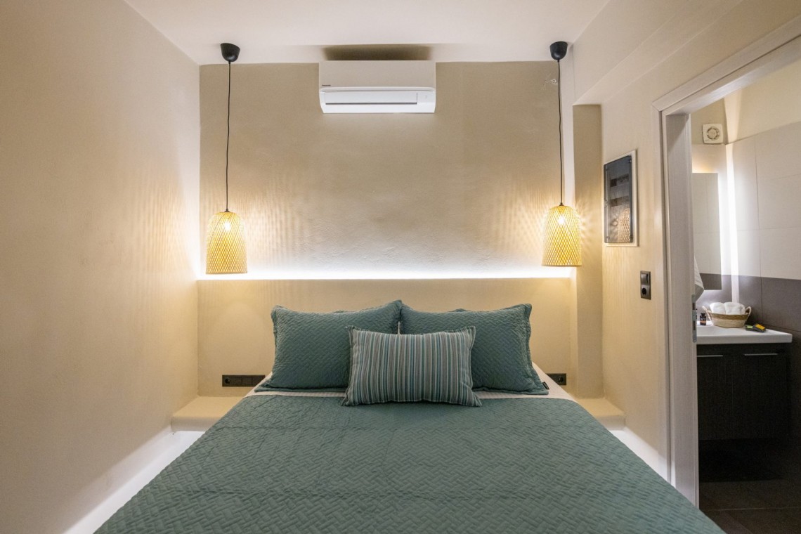 Blue Pearl Suite – Πολυτελής σουίτα με minimal design και πανοραμική θέα στην Τήνο.