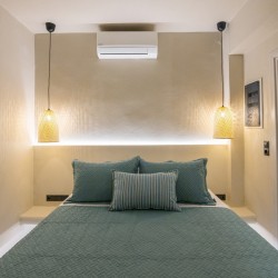 Blue Pearl Suite – Πολυτελής σουίτα με minimal design και πανοραμική θέα στην Τήνο.