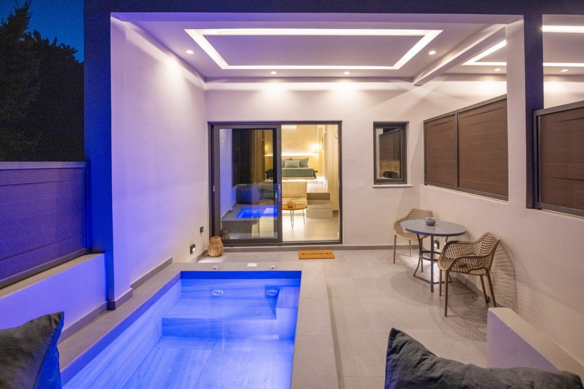 Blue Pearl Suite – Πολυτελής σουίτα με minimal design και πανοραμική θέα στην Τήνο.