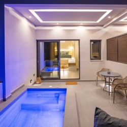 Blue Pearl Suite – Πολυτελής σουίτα με minimal design και πανοραμική θέα στην Τήνο.