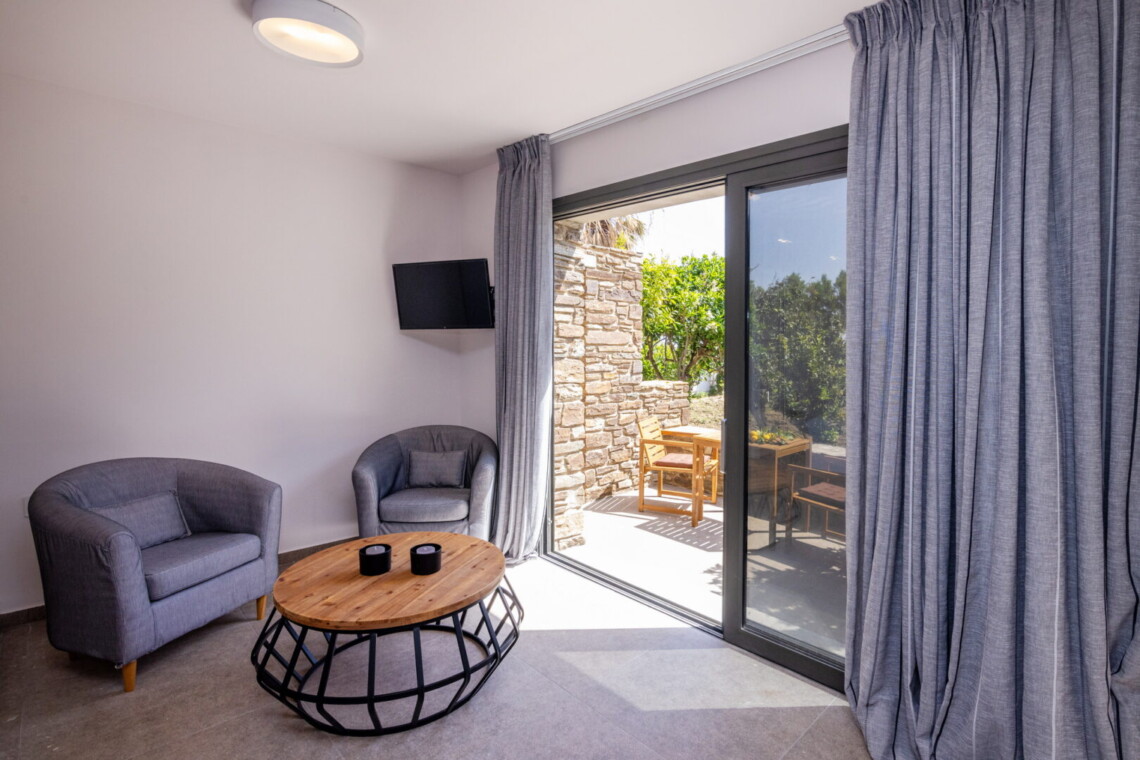 Unforgettable Beach House in Tinos IV – Παραθαλάσσια κατοικία στη Λυχναφτιά με απευθείας πρόσβαση στην παραλία.