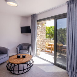 Unforgettable Beach House in Tinos IV – Παραθαλάσσια κατοικία στη Λυχναφτιά με απευθείας πρόσβαση στην παραλία.