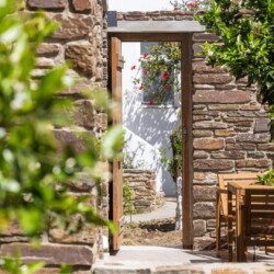 Unforgettable Beach House in Tinos IV – Παραθαλάσσια κατοικία στη Λυχναφτιά με απευθείας πρόσβαση στην παραλία.