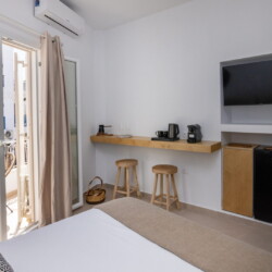 Comfortable queen-size bed in Alora Major Suite, offering a luxurious and restful experience in Tinos Town.