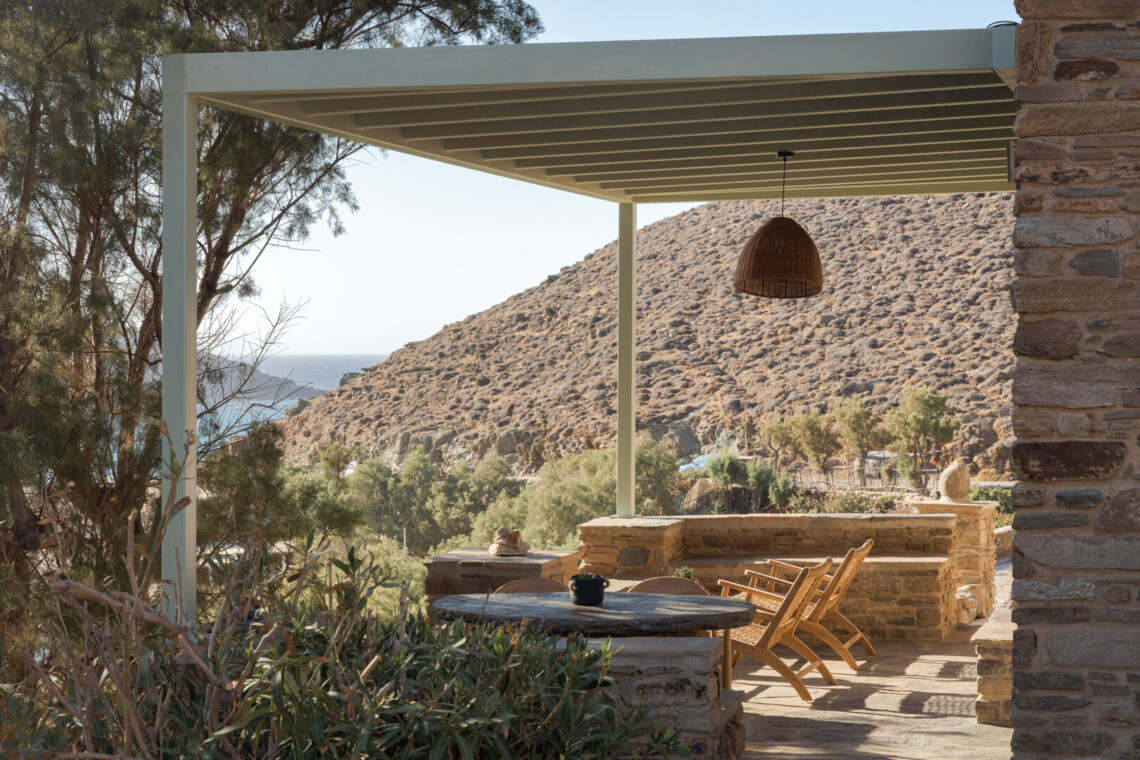 Rabela’s House exterior view at Kolibithra Beach, Tinos Island – beachfront accommodation surrounded by scenic beauty.