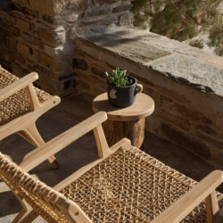 Rabela’s House exterior view at Kolibithra Beach, Tinos Island – beachfront accommodation surrounded by scenic beauty.
