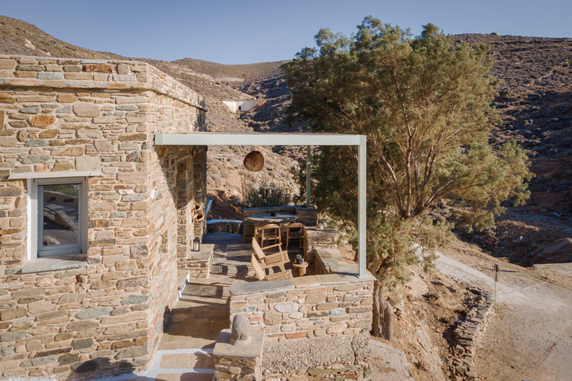 Θέα στη θάλασσα από το Rabela’s House στην Τήνο – Ιδανική απόδραση για ζευγάρια.
